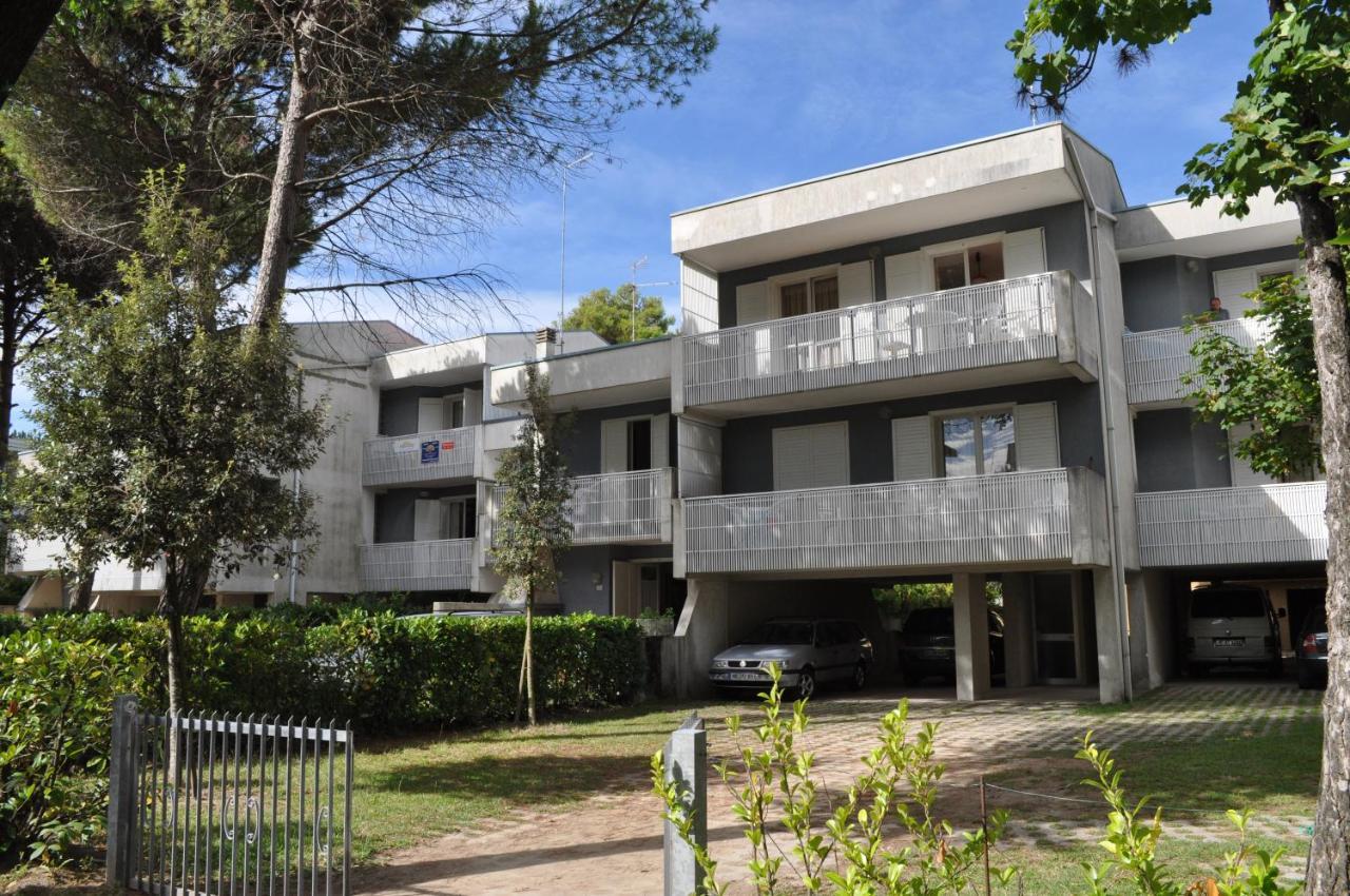 Appartamenti Sirio Via Pesci 6,8,14 Bibione Exterior photo
